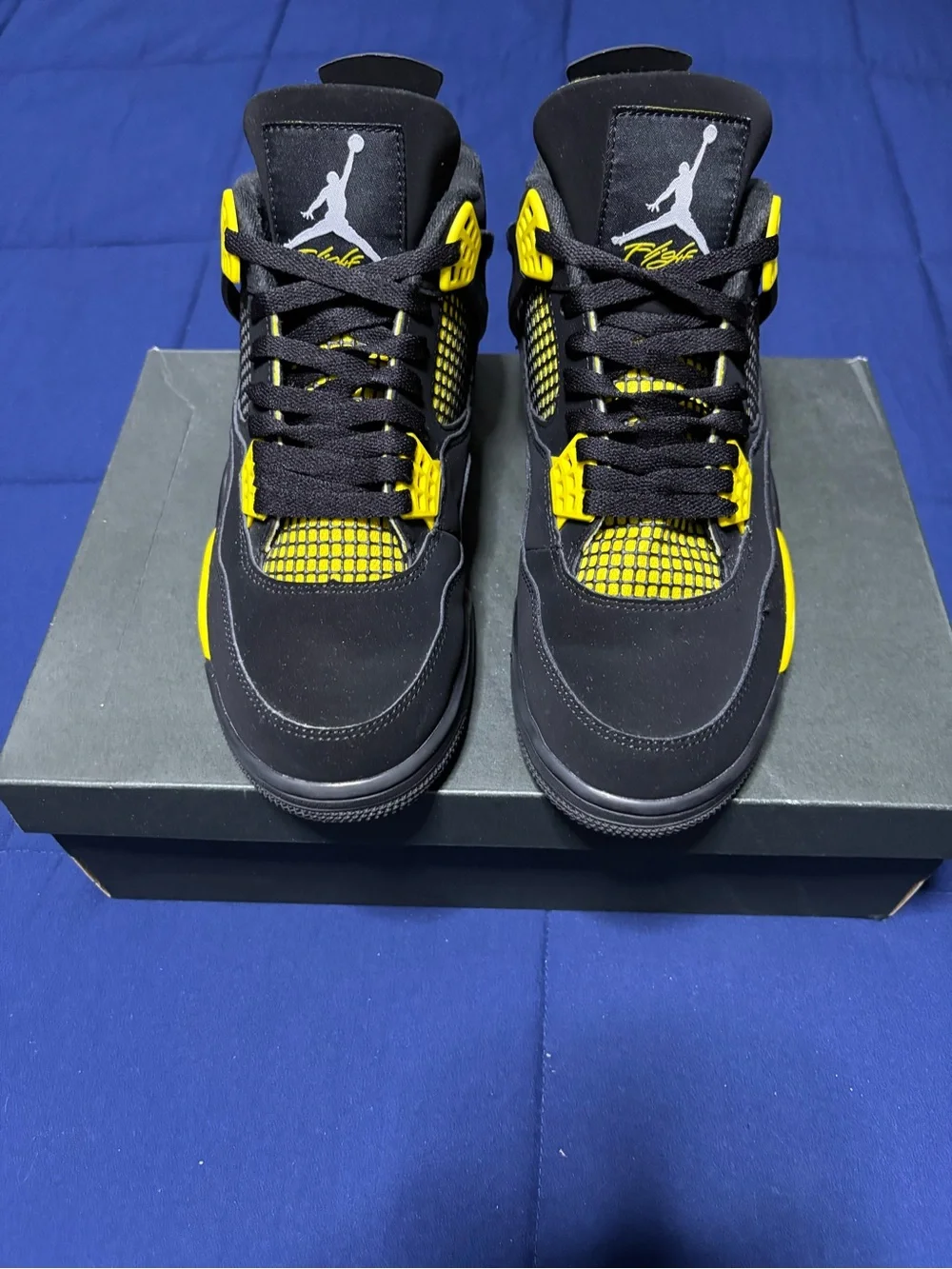 Jordan 4 Retro Thunder 2023 Size 9.5